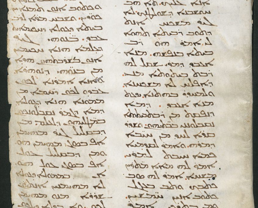 Folio 1r der Handschrift mit zweispaltigem Text in syrischer Estrangelo-Schrift